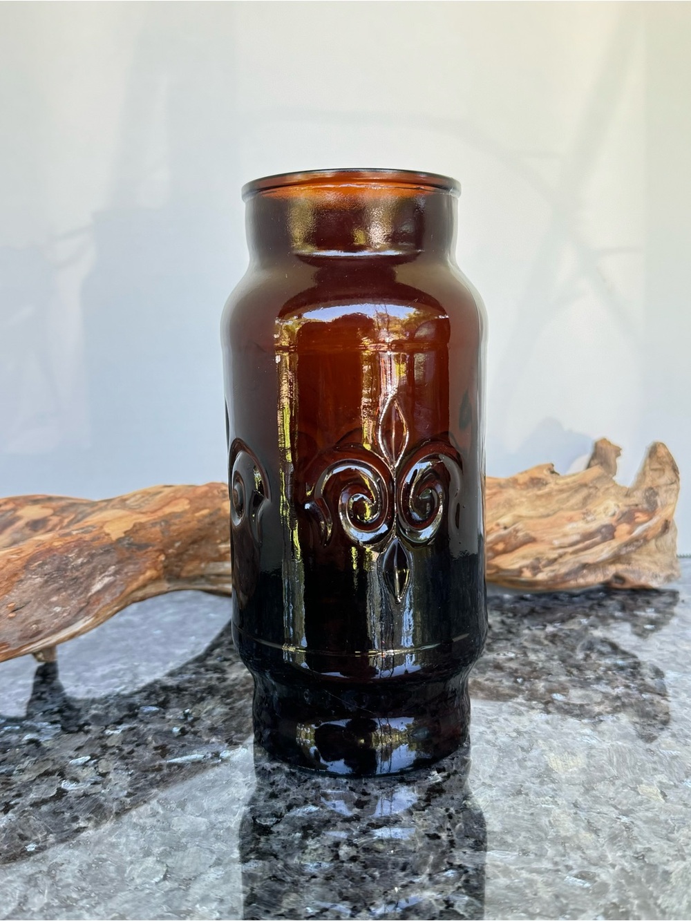 Vtg 1975 Borden Dark Amber Brown Glass, Apothecary Jar, 8” Fleur De Lis Decor